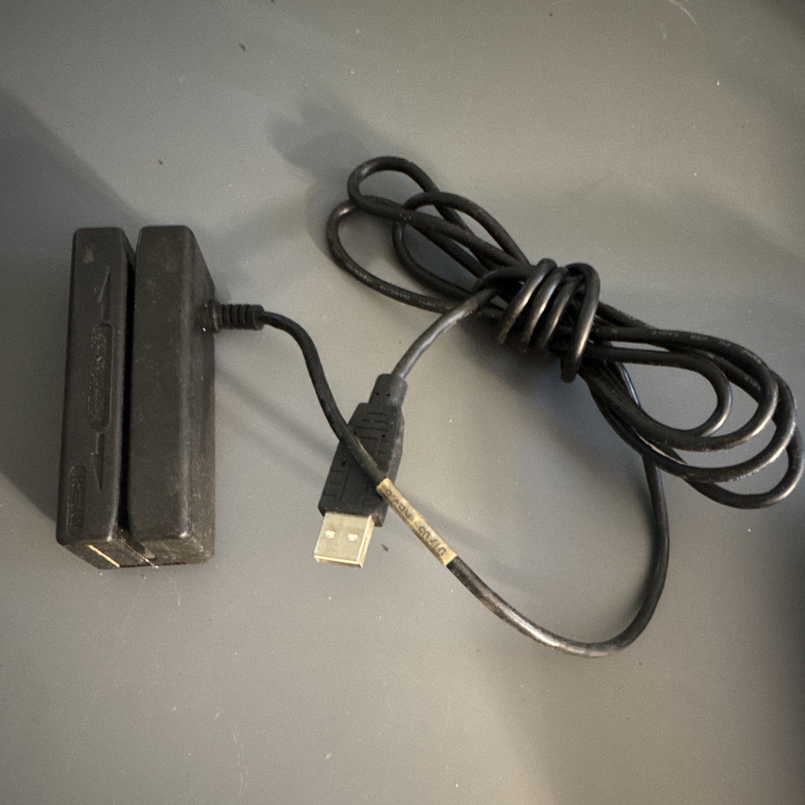 ID TECH IDT3331-12UB Wired USB Credit Card Reader for Windows