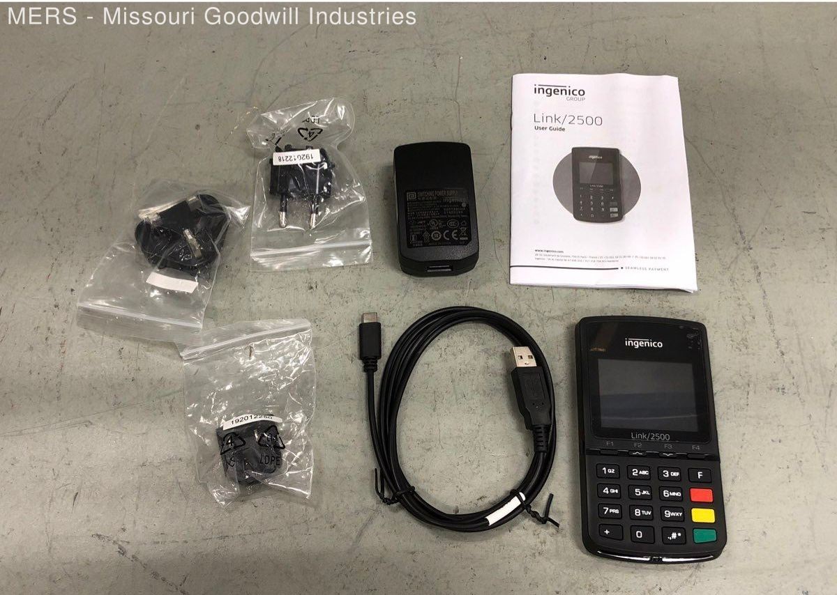 Ingenico Link/2500 Mobile Smart Payment Terminal Credit Card Reader Powers On