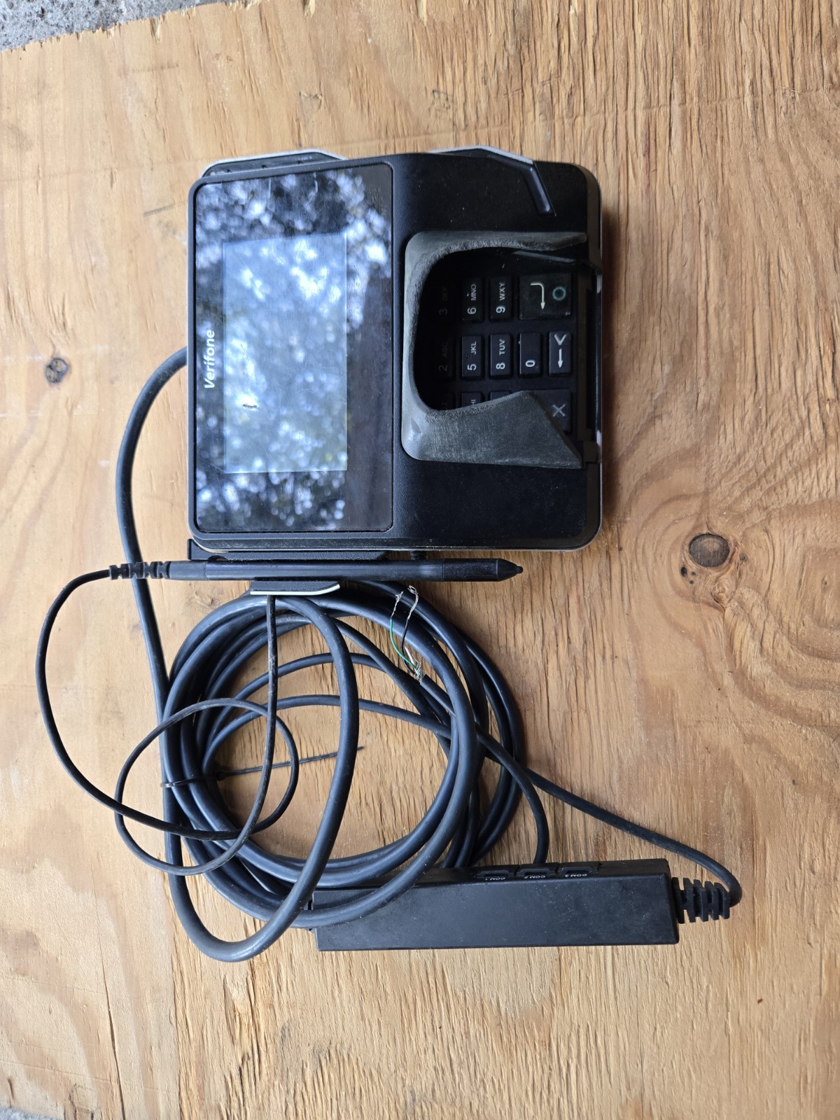 Verifone Payment Terminal – M13240901R – MX915 (broken power cord plug in)