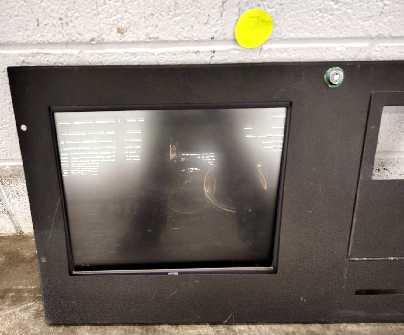 SELF-SERVICE INTERACTIVE TERMINAL W/ELO TOUCH SCREEN ET1715L-8CWA-1-G