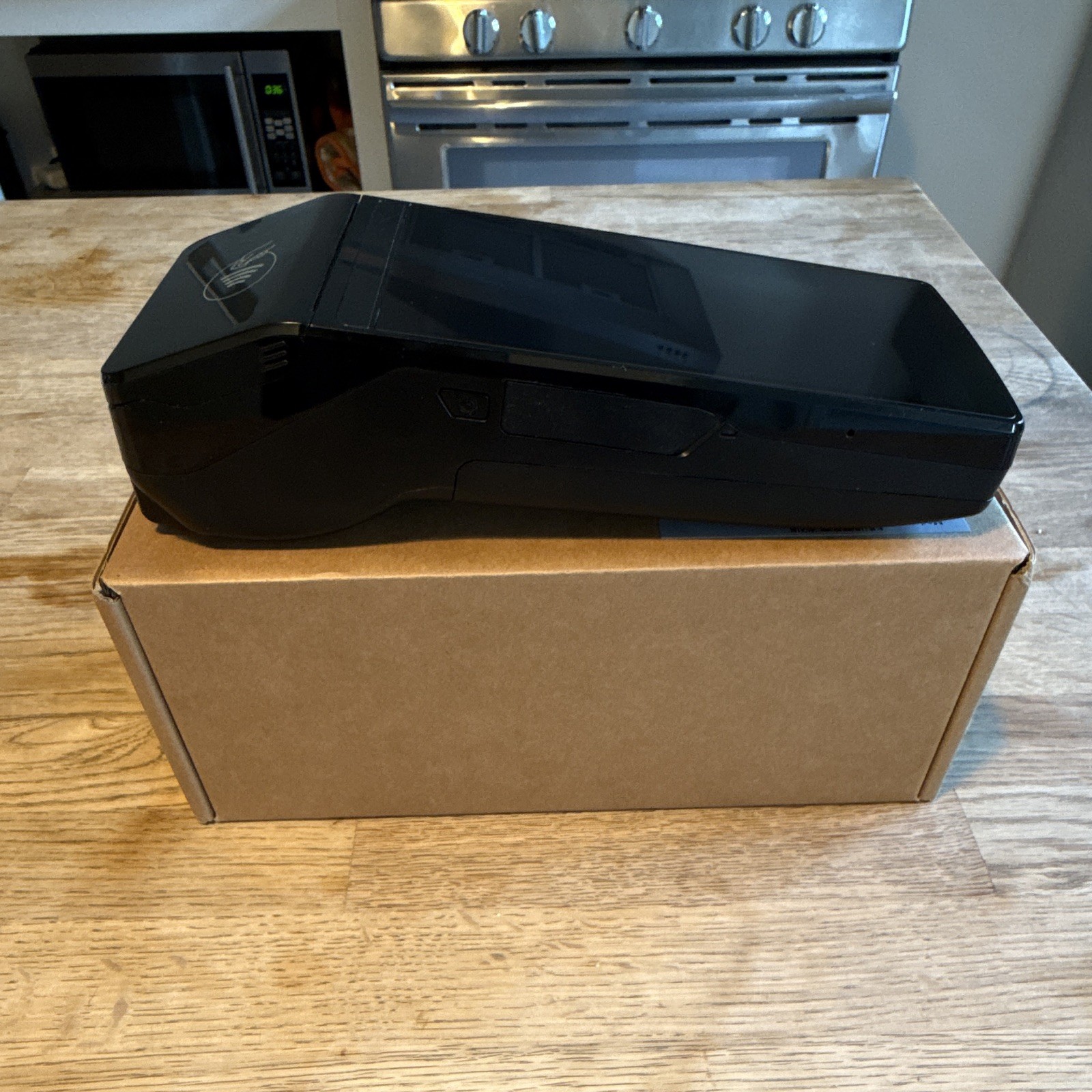 Castles Technology SATURN1000 Wireless POS/ Payment Contactless Terminal Android