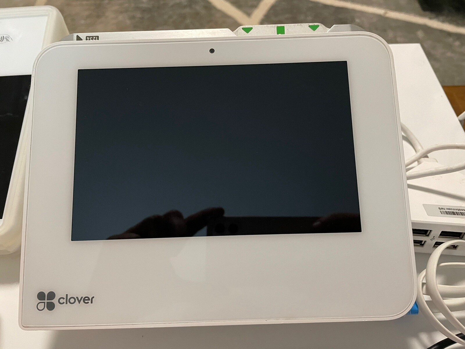 Clover Station POS System – Terminal, Display, Hub. And Two K400-Locked