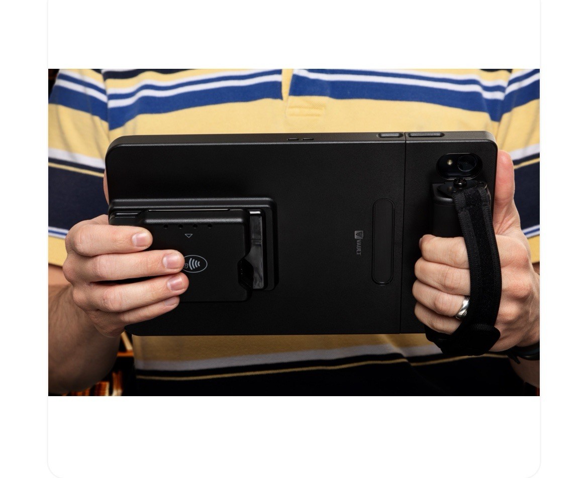 VAULT Connect2 MINI for iPad 6th Gen, Ingenico Moby/5500 Adapter Black (H3)