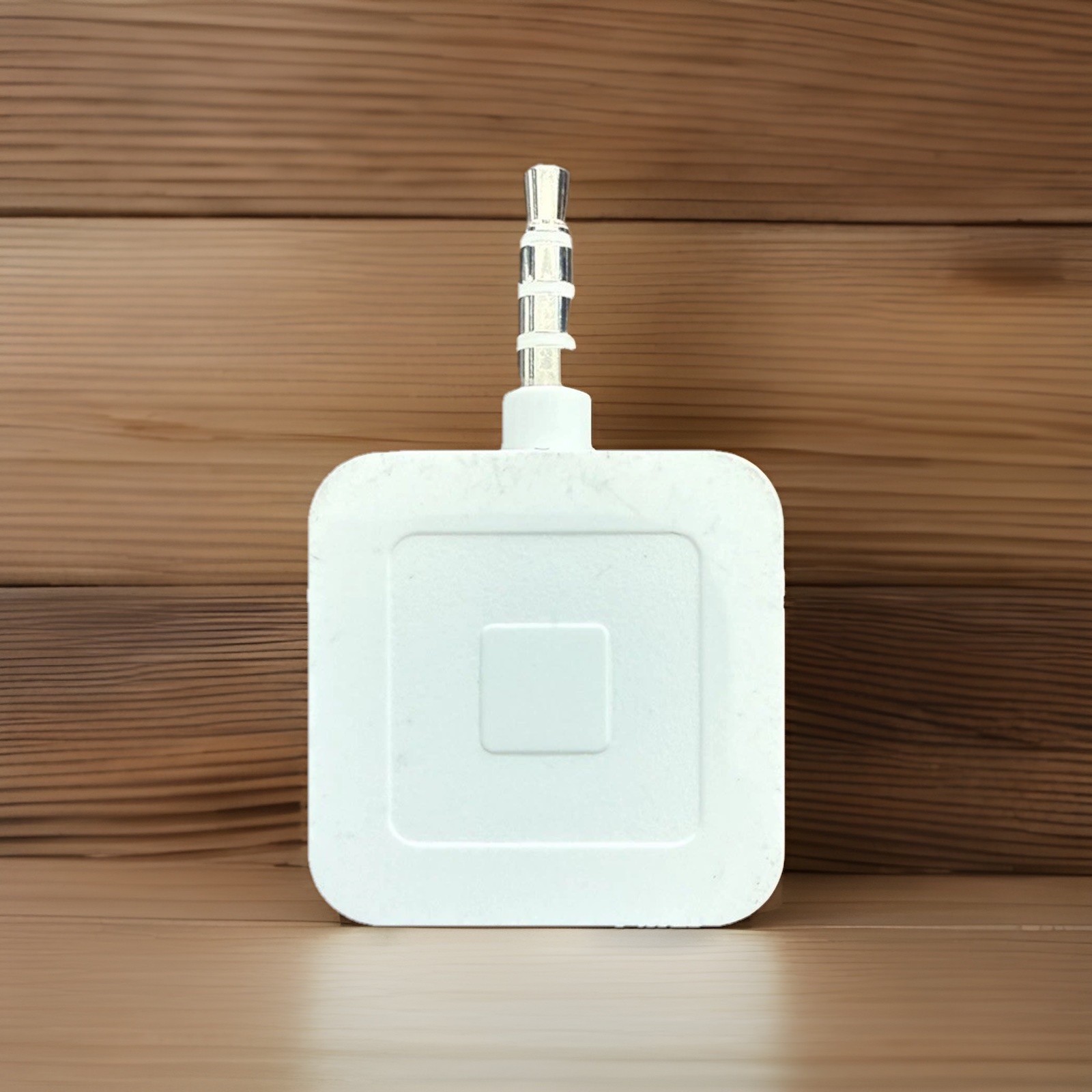 Credit Card Reader with 3.5mm Audio Jack for Mobile Devices ,White ,Pre-Owned
