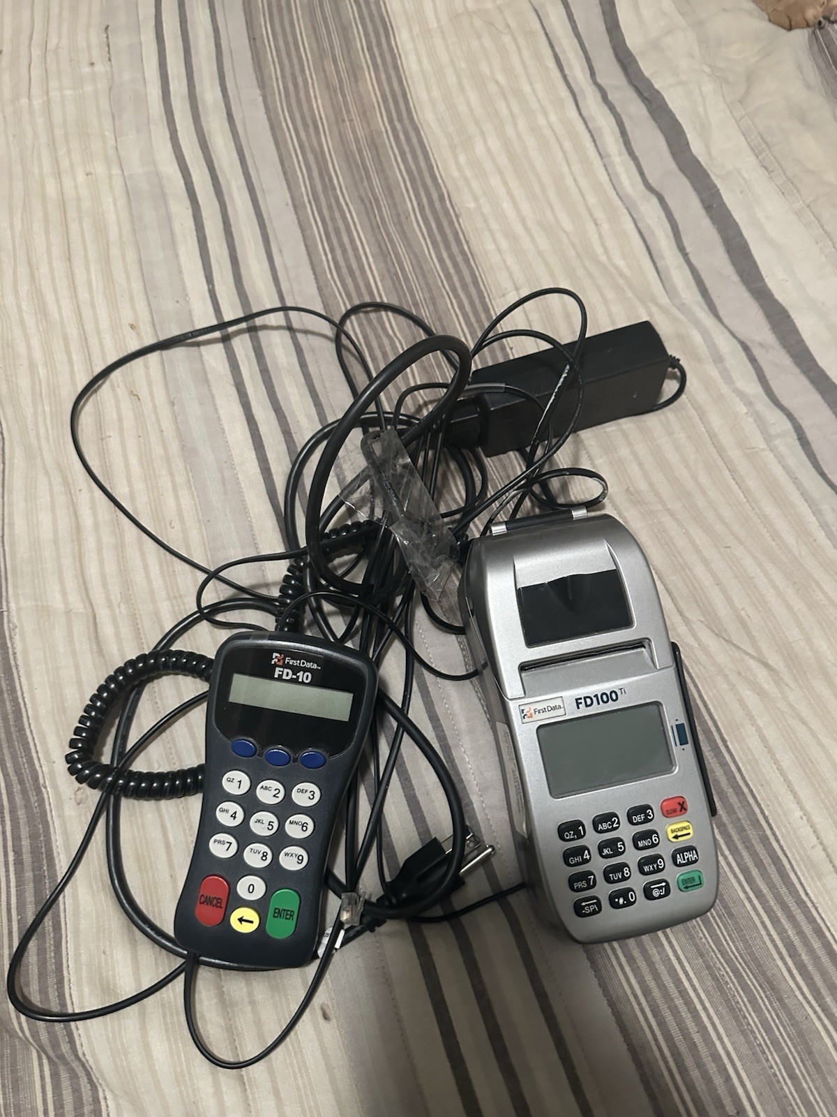 First Data FD100 TI and Fd10 Pin Pad￼ used with all wires connectors