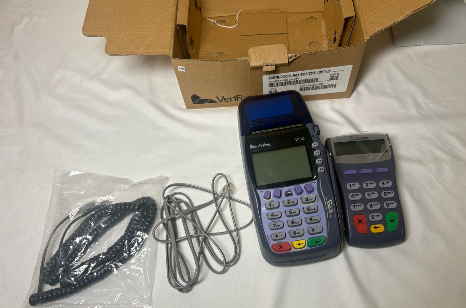 Verifone VX570 OMNI 5700 Credit Card Terminal with Pinpad and Cables Wired