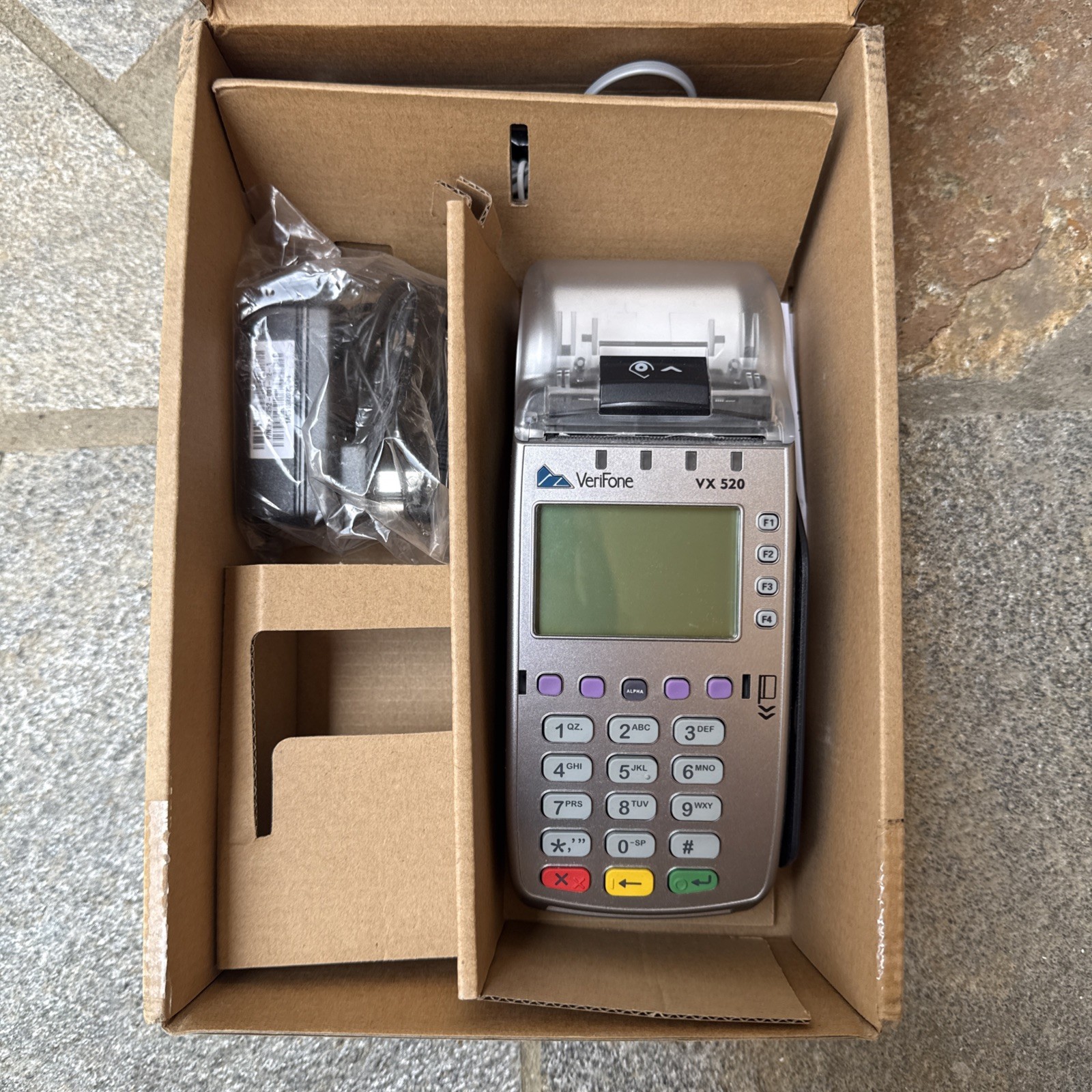VeriFone VX520 Credit Card Terminal / POS Machine with Built-In Printer