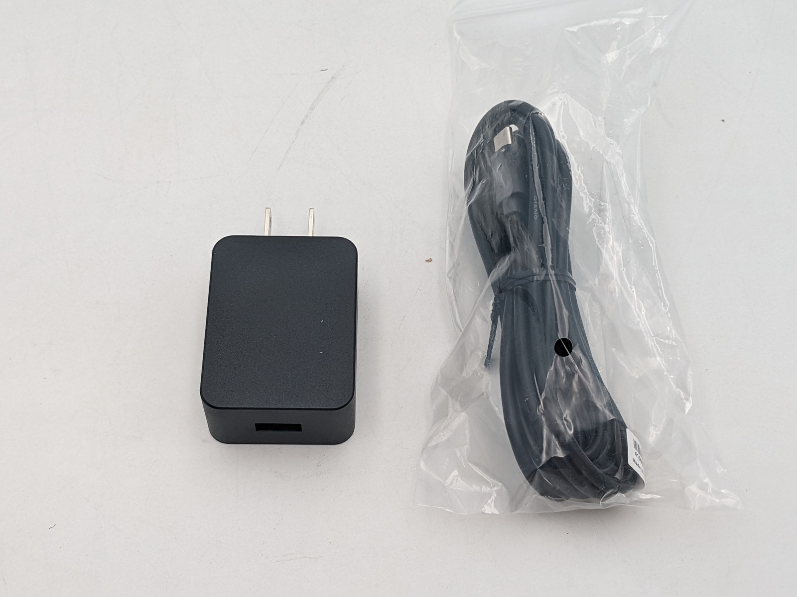 Adyen AMS1 Point of Sale Terminal with Charging Dock – (10517006 / 10095000)