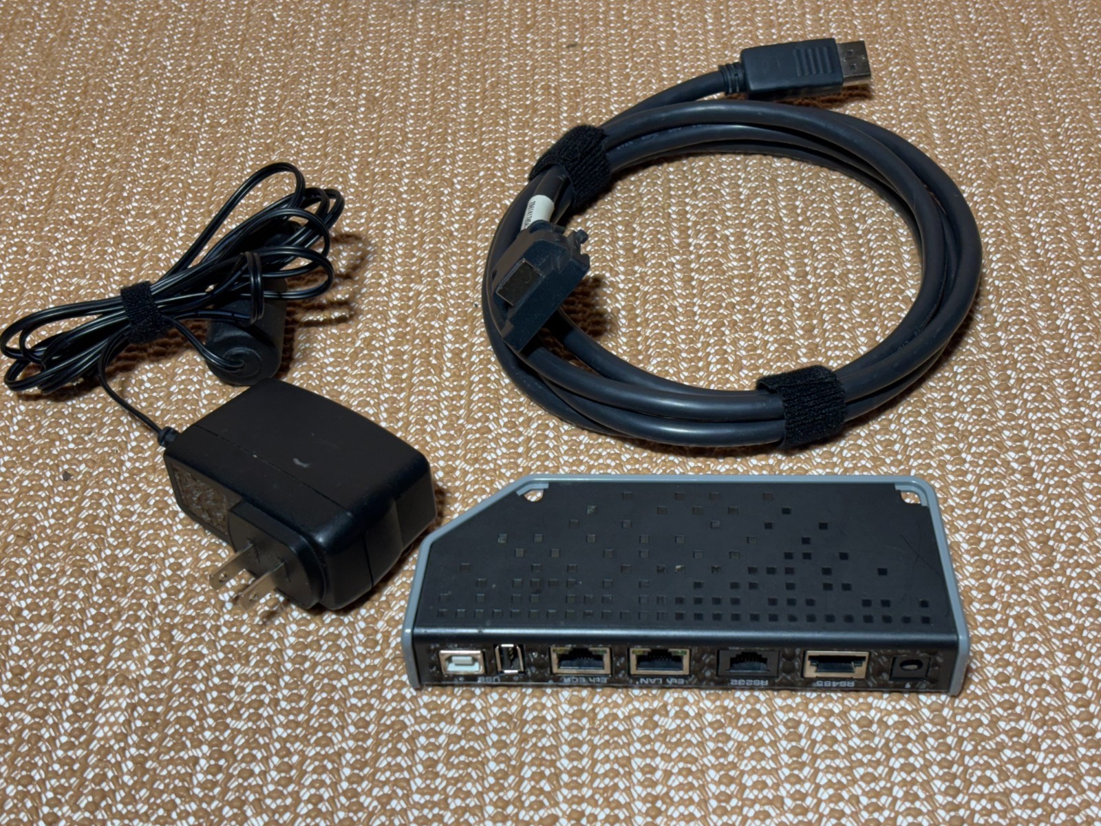 OEM Ingenico Com Box 296149398AC w/HDMI to Display Port AC Adapter included