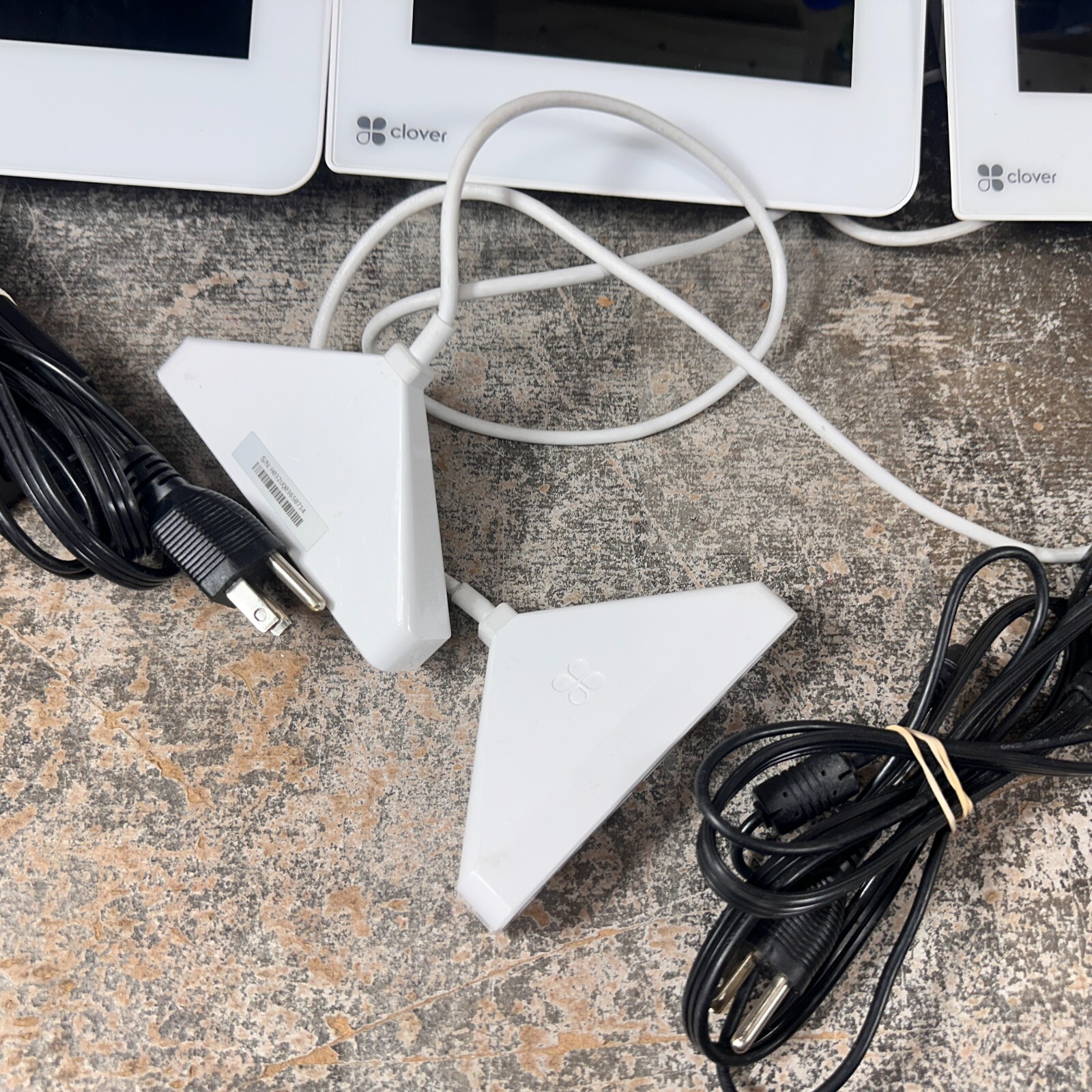 CLOVER | C302U | POS System/Credit Card Terminal with YJ3 Mini Triangle Hub Lot