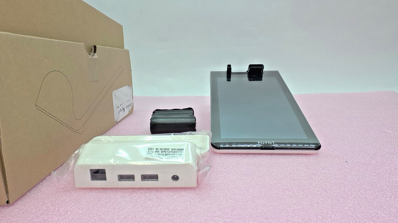 Poynt P3301 Smart Terminal POS Credit Card Reader WiFi 4G NFC EMV W/Dock T5