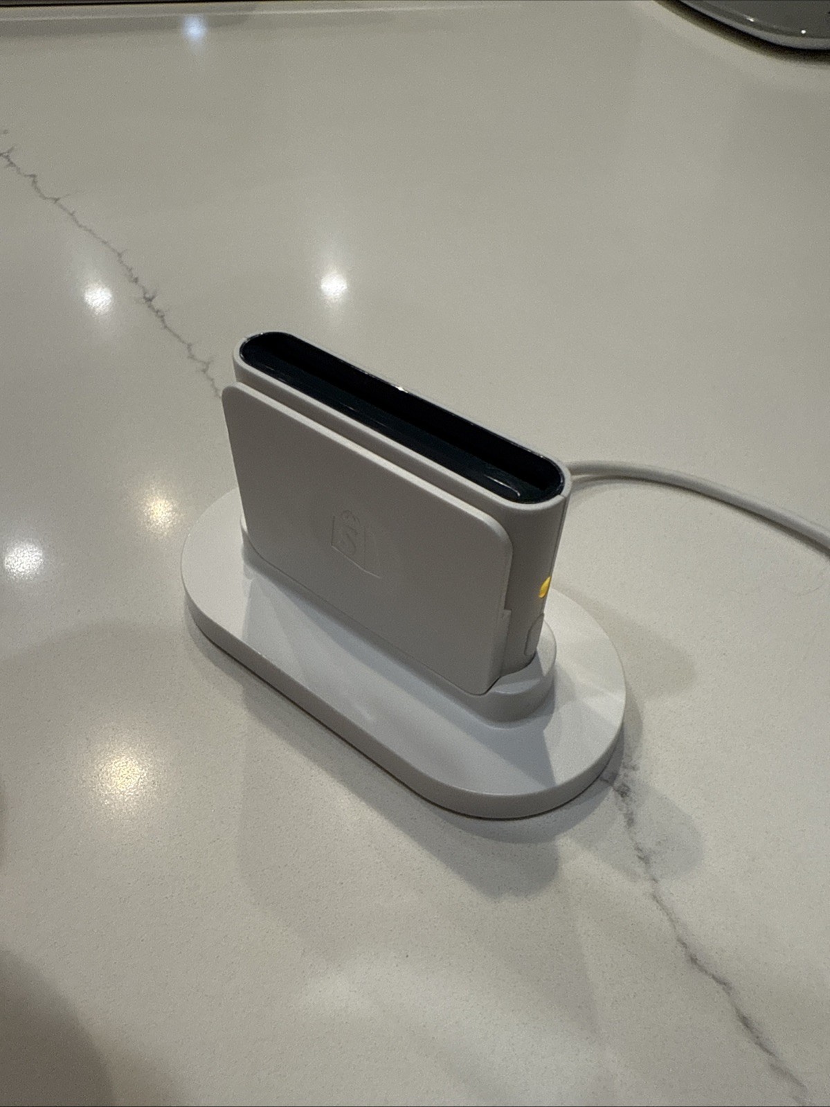 SHOPIFY Chip and Swipe Credit Card Reader – White – Model S1701 Not Tested