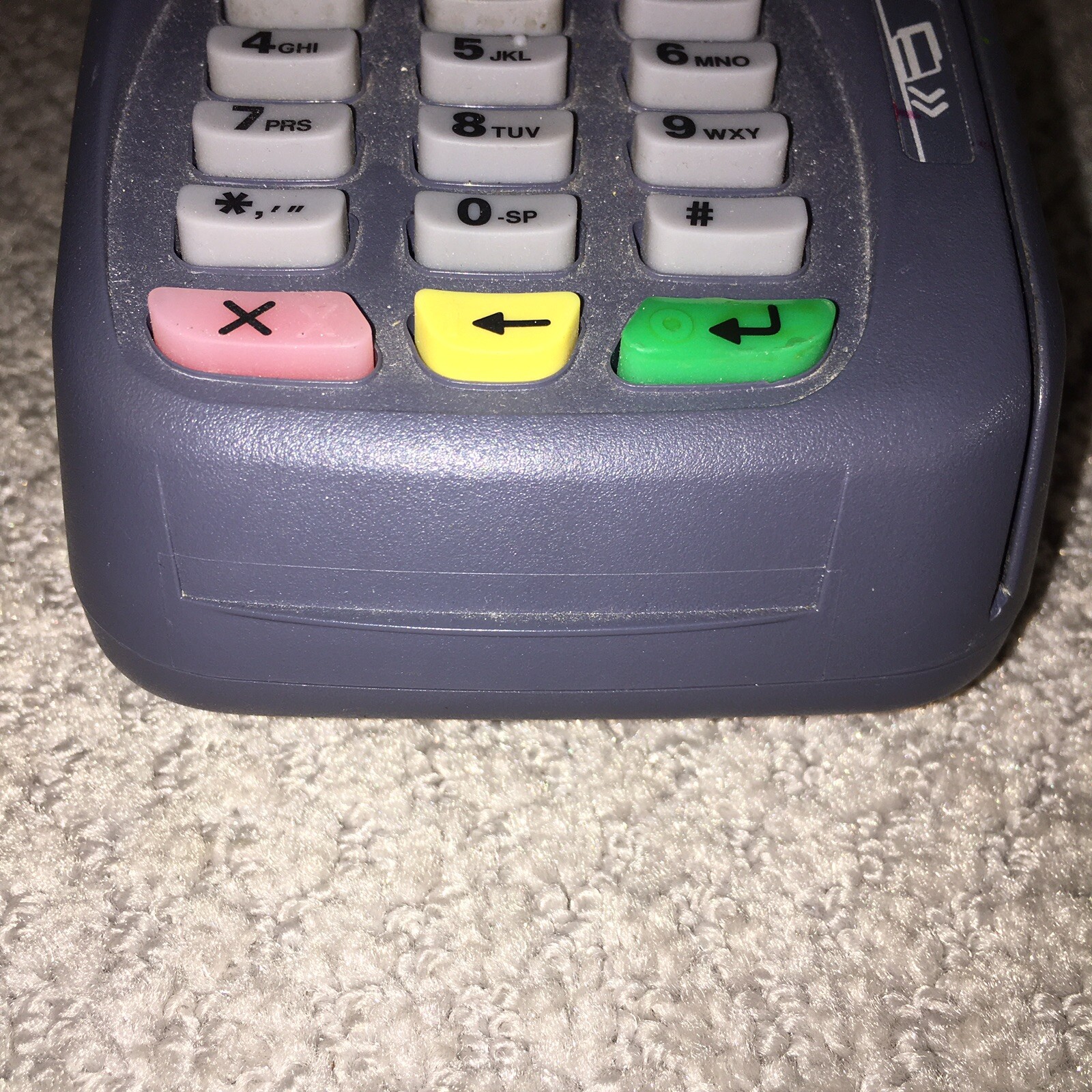 VeriFone VX570 Credit Card Terminal For Repair – Powers On. Rova P/S included.