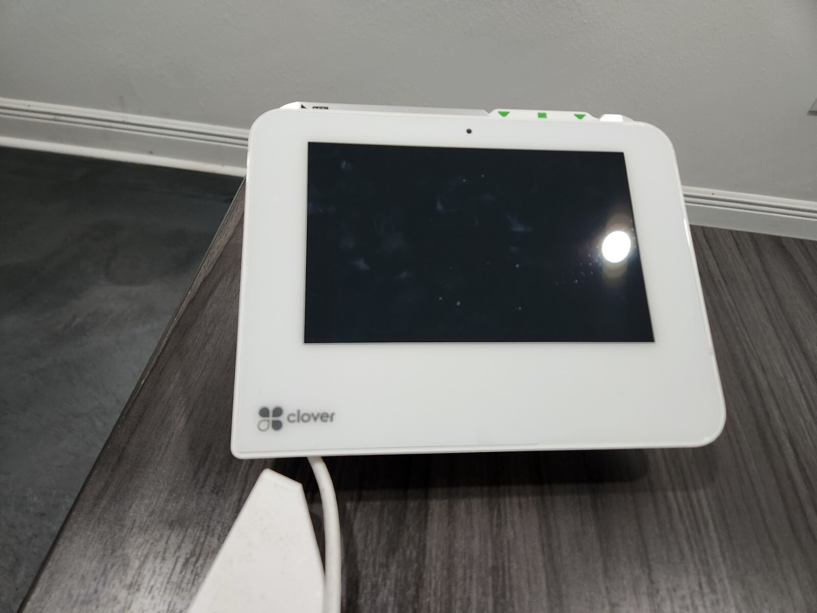 Clover Mini Wi-Fi C300 LCD Display POS System & Credit Card Processor With Hub