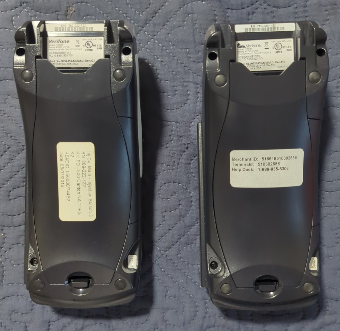 Lot of 2 VeriFone Vx 520 POS Debit / Credit Card Terminal Powers On