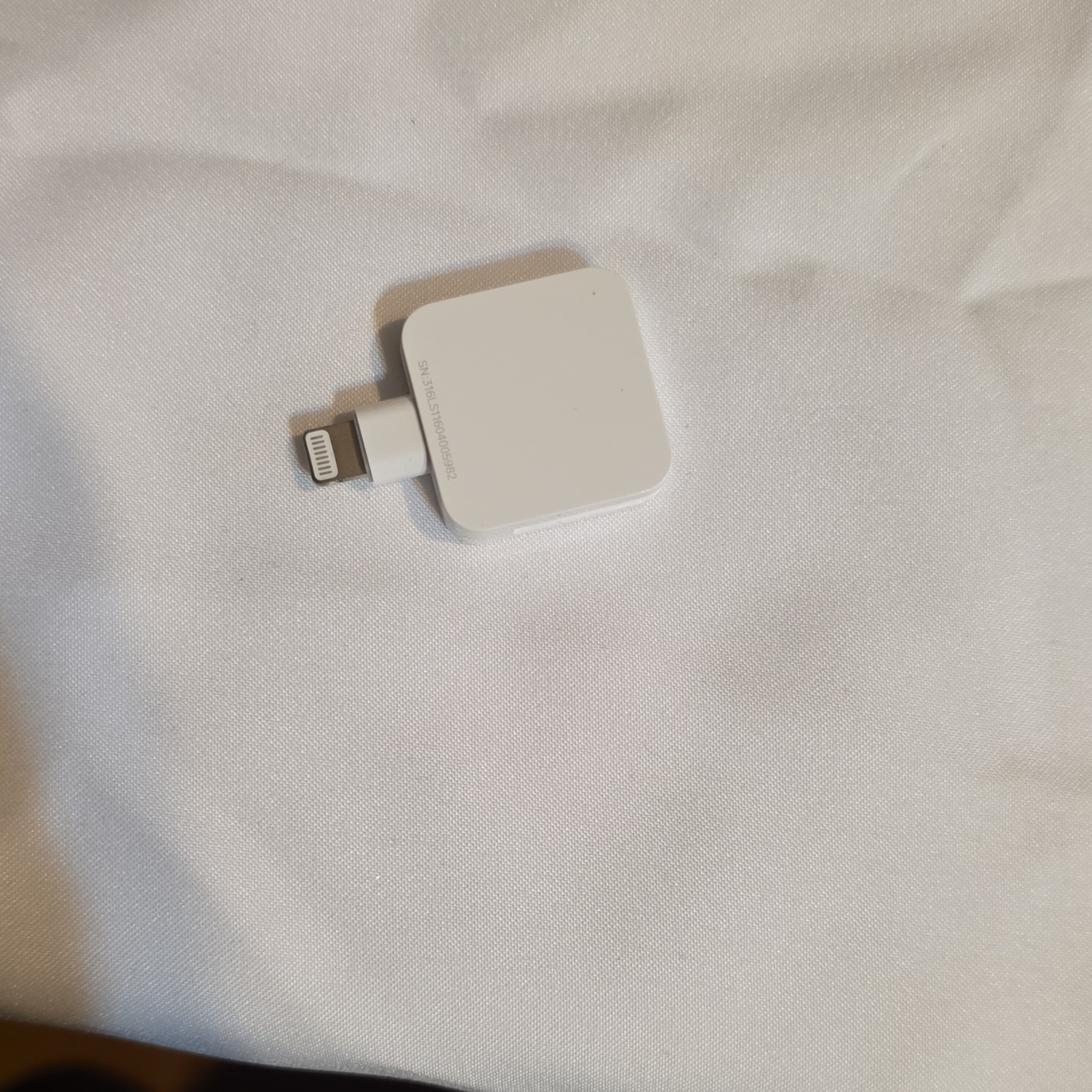 Square SVM1-01 Lightning Connector Credit Card Reader for iPhone Mobile