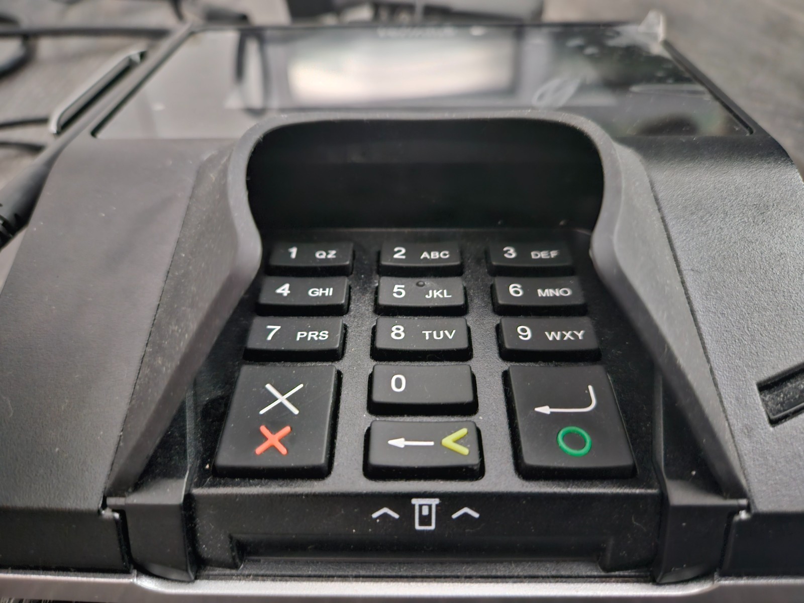 Verifone MX 915 Credit Card Terminal + stylus + PoE adapter, tested and turns on