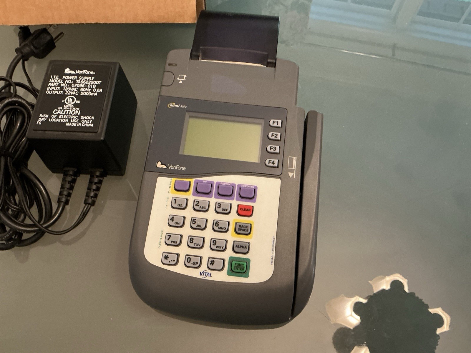 Verifone OMNI 3200 Credit Card Processor Terminal Printer & Case of Paper Rolls