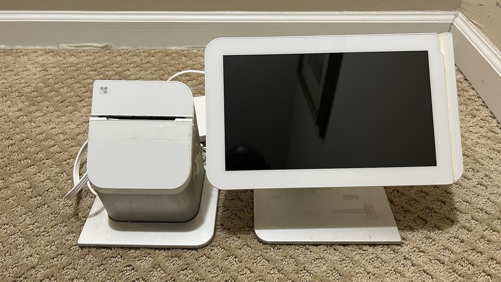 Clover Station 1.0 C100 POS Point of Sale System Powers On. For Parts