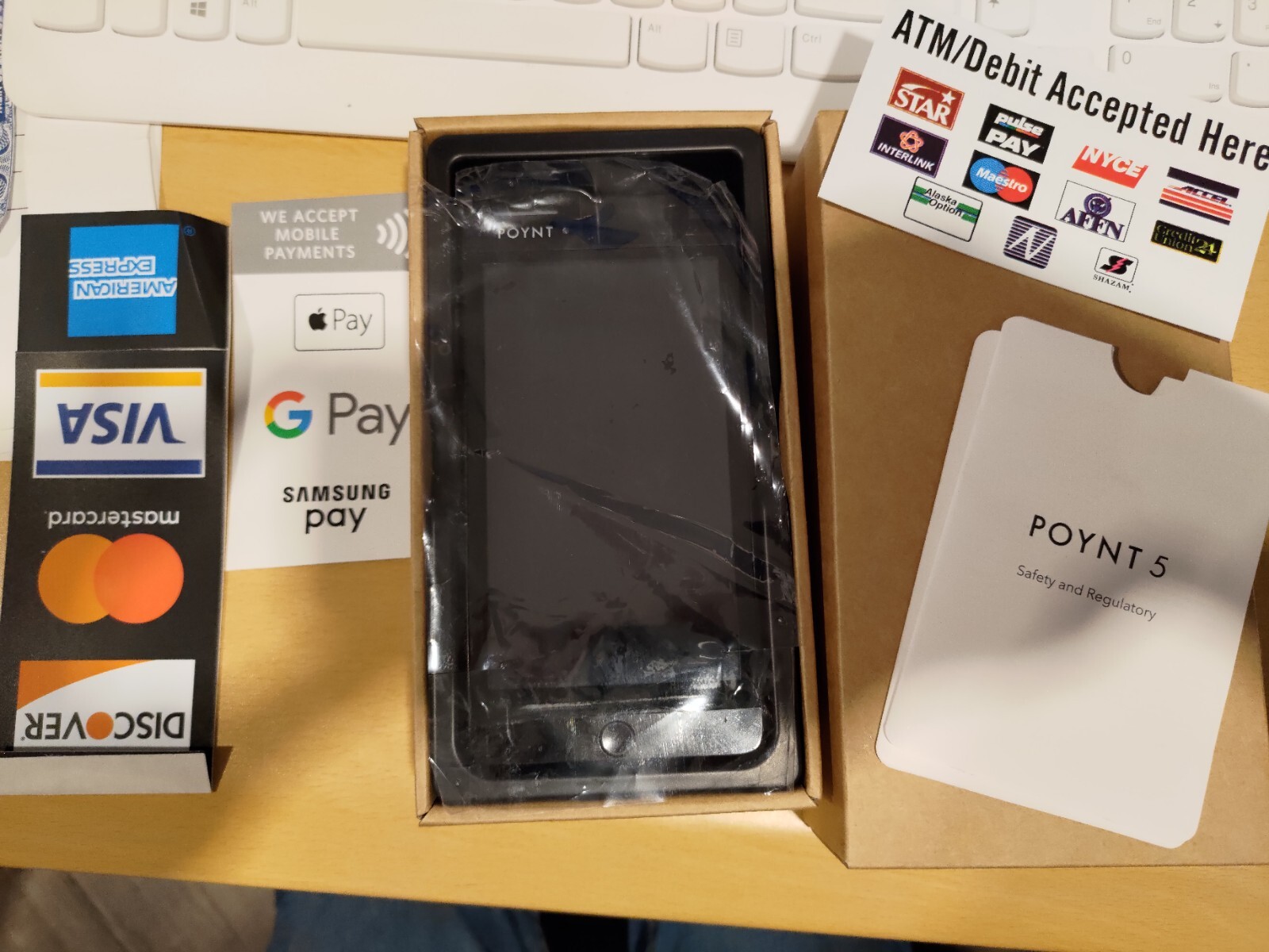 POYNT 5 Credit Card Smart Terminal P0501 Touchscreen Issue Original Box Include