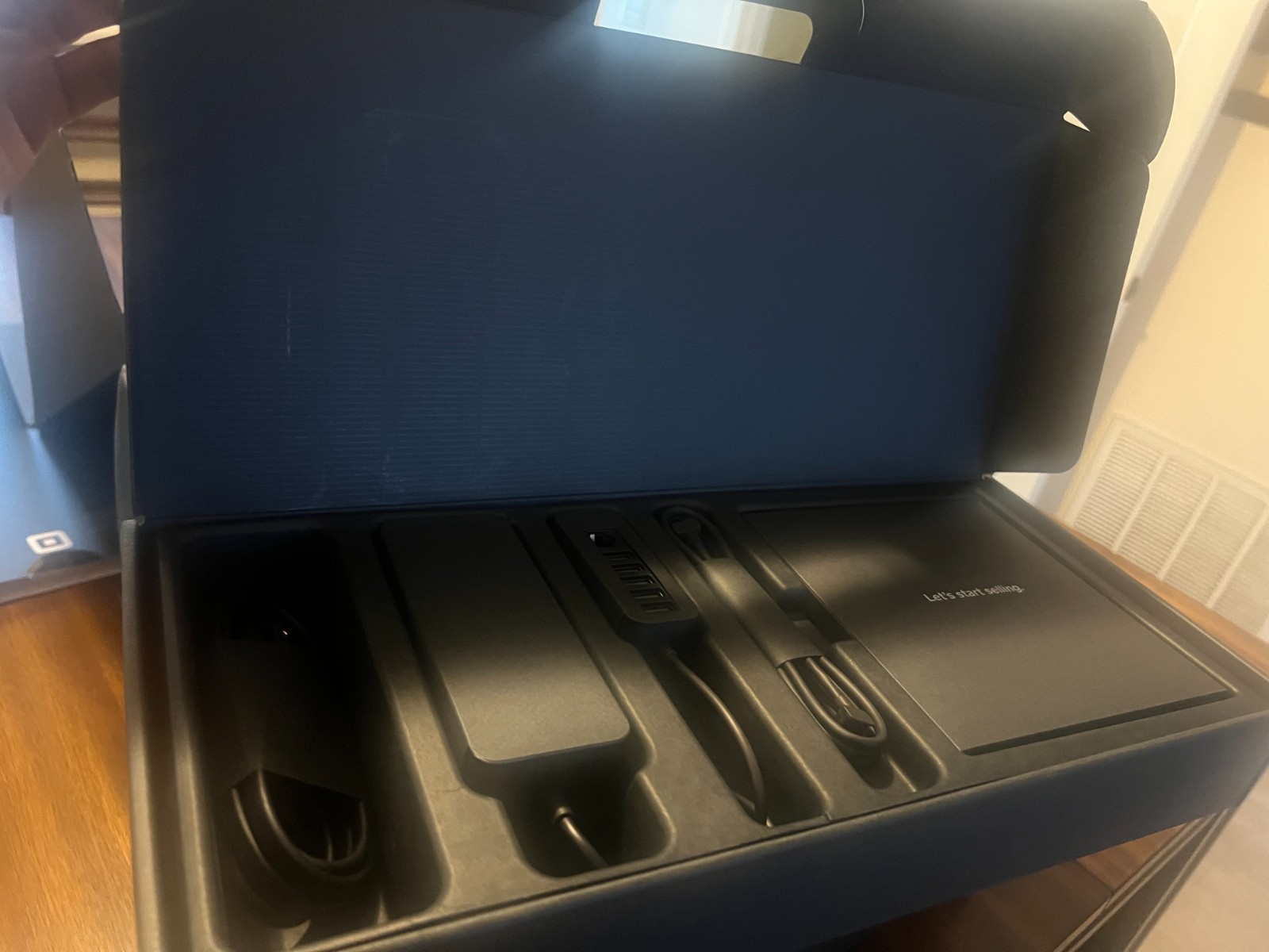Square POS bundle- Register, receipt printer, and cash box with 2- keys.