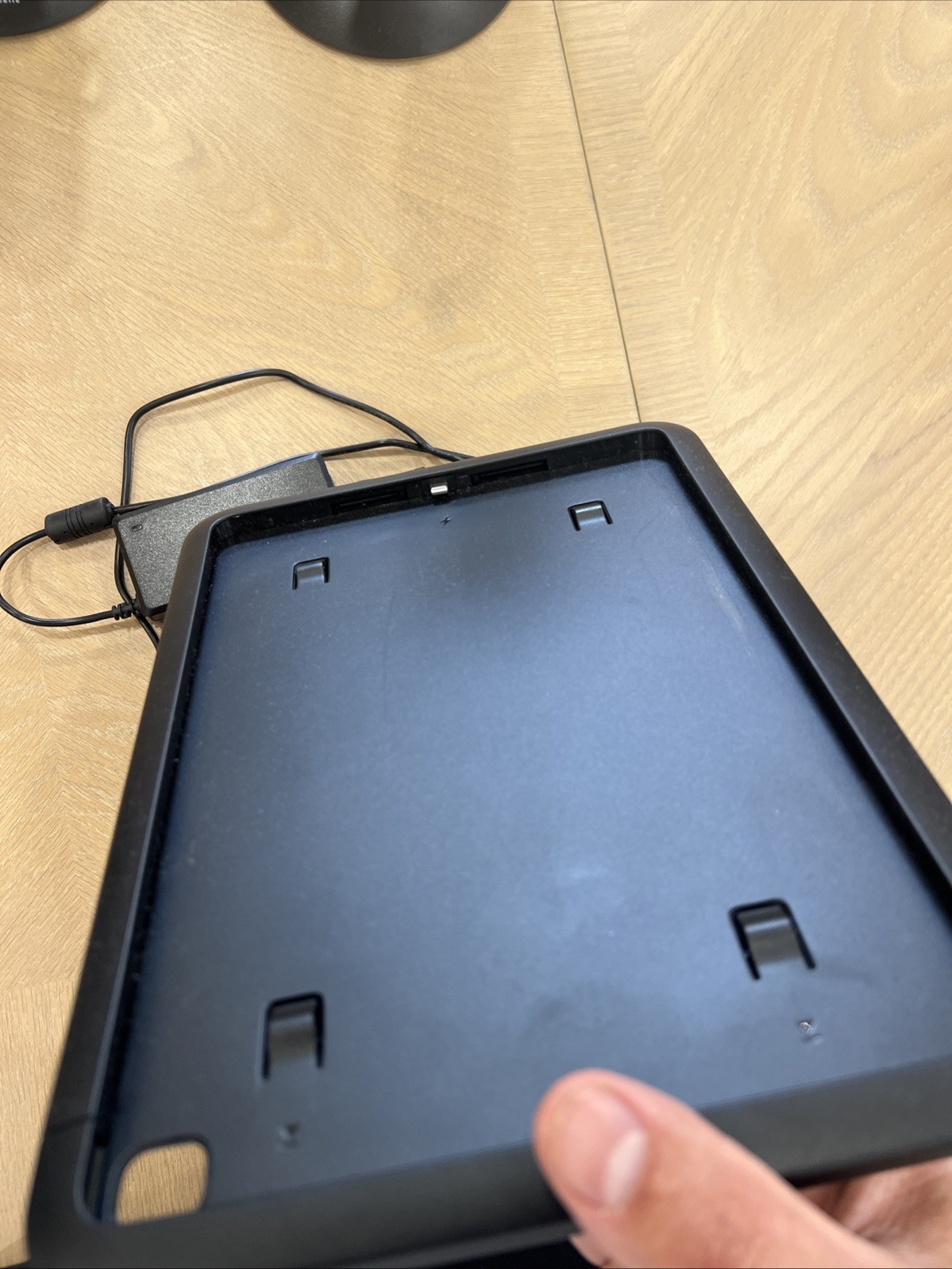 Shopify POs Doc Station For iPads Charging Hold ￼