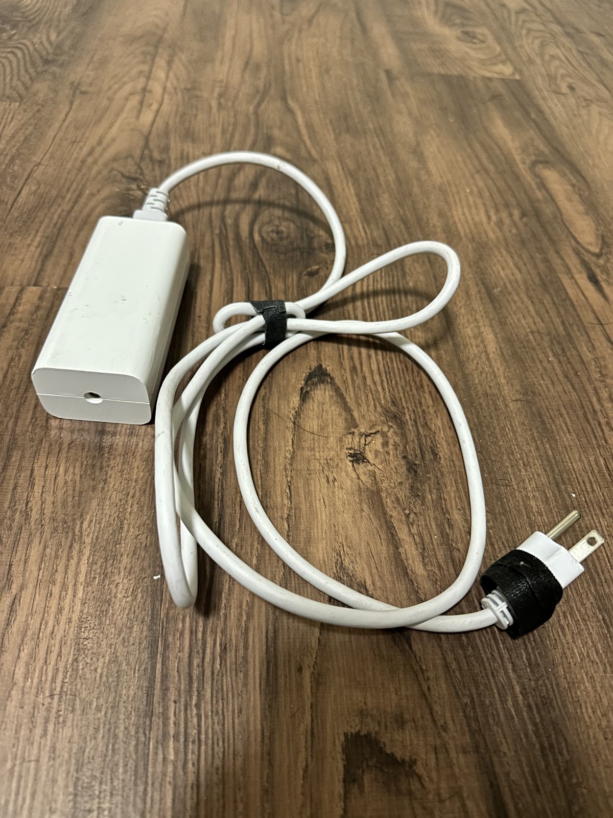 Square Stand 1st Gen POS Terminal with Reader & Power Cables – Used/ No iPad