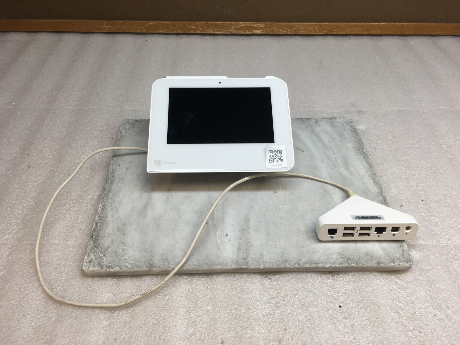 Clover Mini C305 POS System/Credit Card Terminal and Triangle Hub