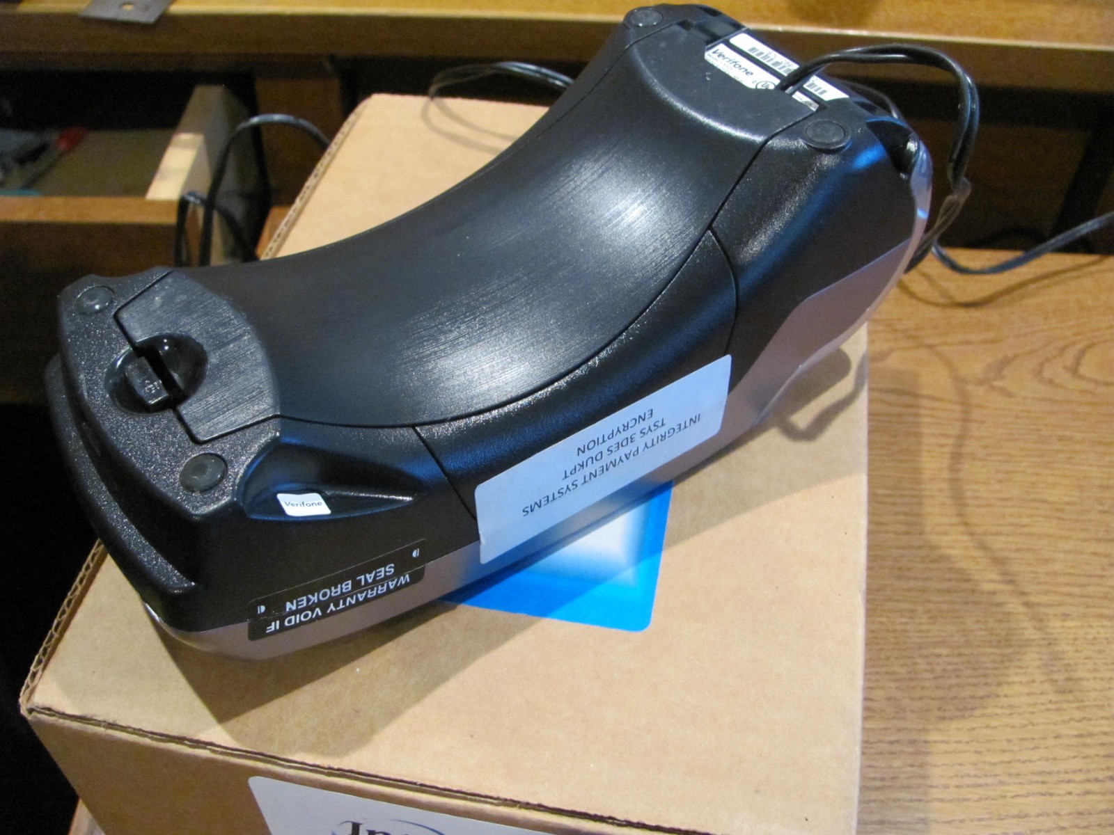 VeriFone VX520 Credit Card Terminal Machine Powers On w/Cords & Box