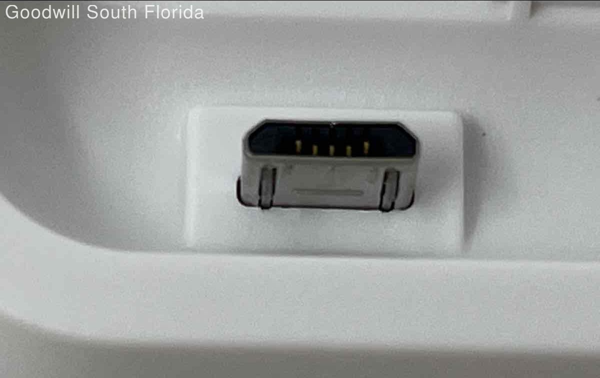 Model S1701 White Shopify Chip & Swipe Credit Card Reader & Writer Not Tested