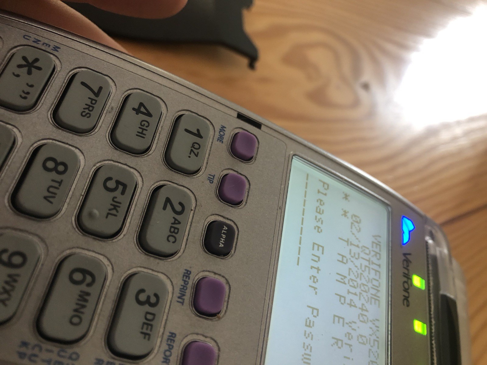 VeriFone Vx520 Credit Card Machine With Power Supply
