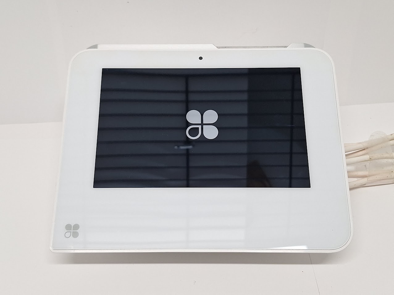 Clover Mini Wi-Fi C300 POS System w/ Triangle Hub and Power Cord