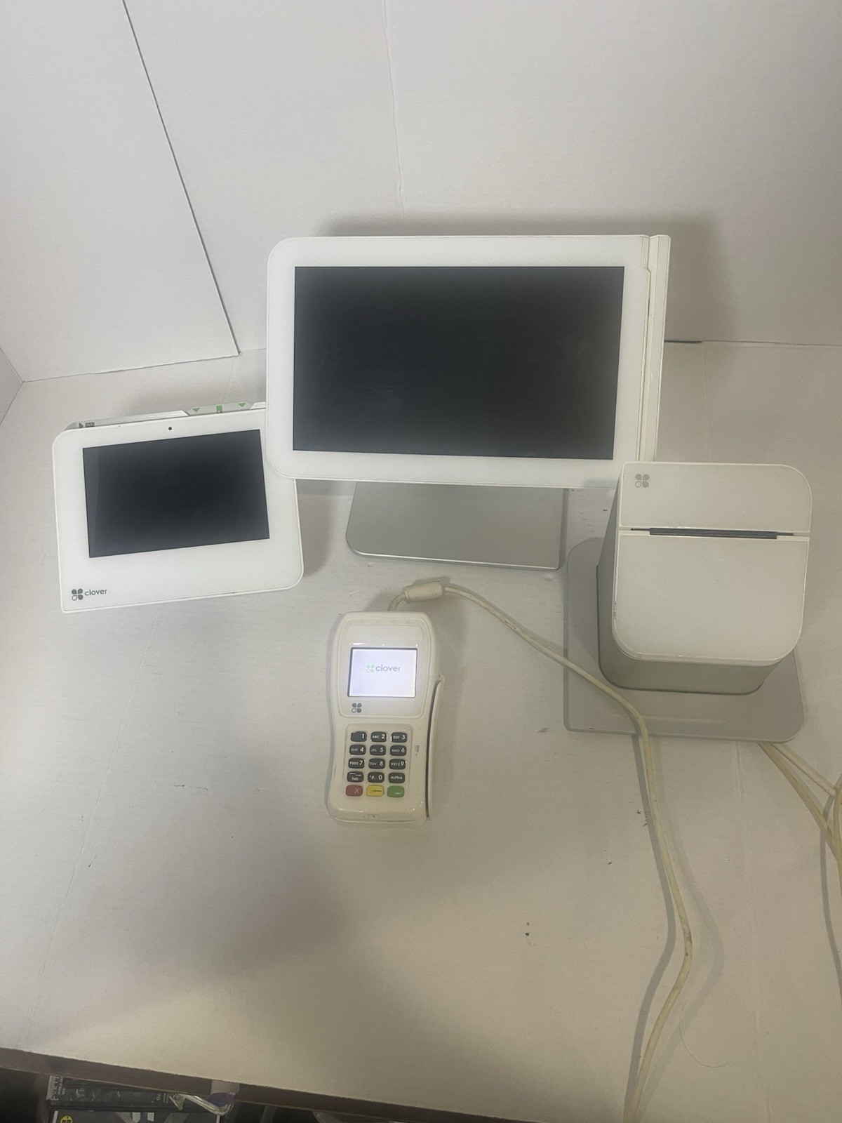 CLOVER STATION 1.0 C100 POS SYSTEM P100 Printer C302U FD40 Read
