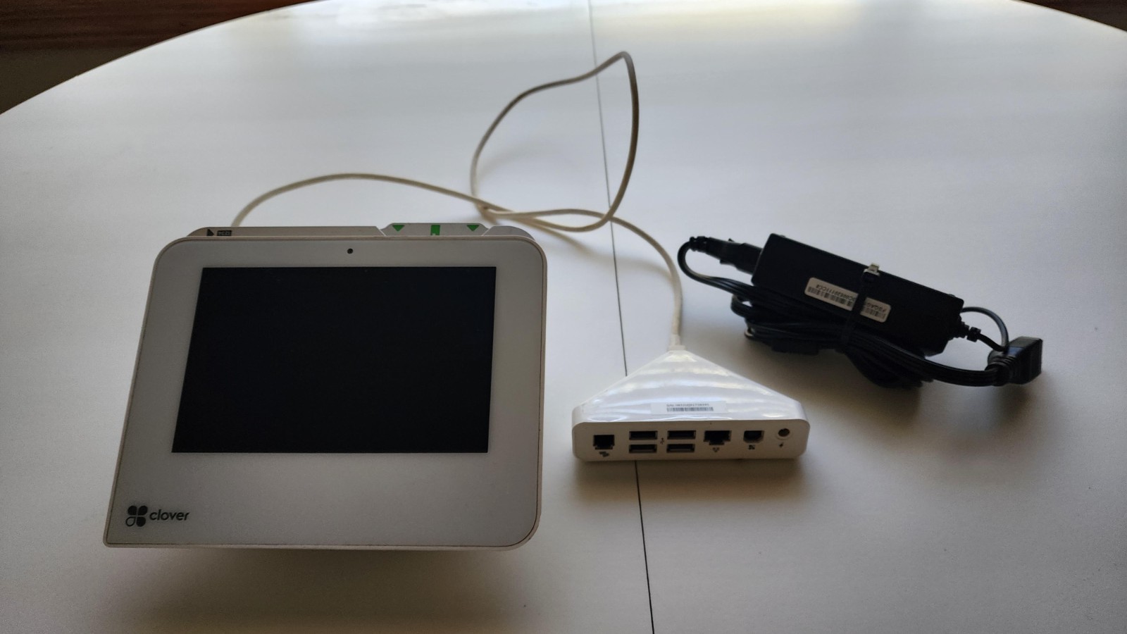 Clover Mini 2 Wi-Fi C302U POS System w/ Triangle Hub and Power Cord