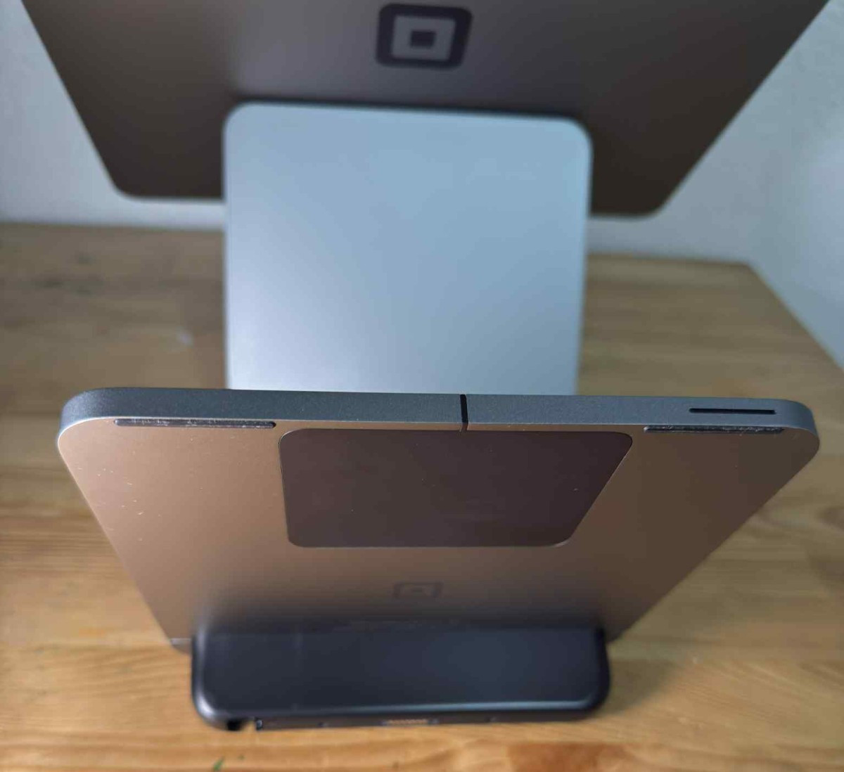 Square Model SPB1-01 POS Register w/ Card Reader SPB4-01 (No power cables)