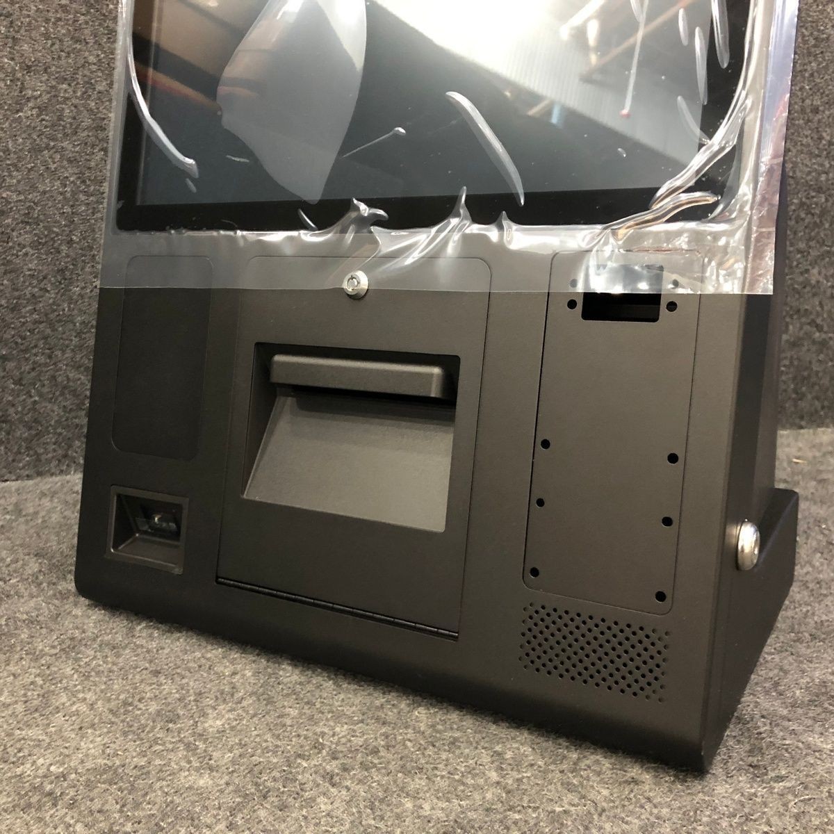 WIRED UP SOLUTIONS K86B Self-Service Kiosk 27″ F14 Qualcomm, 3GB 32GB SSD*