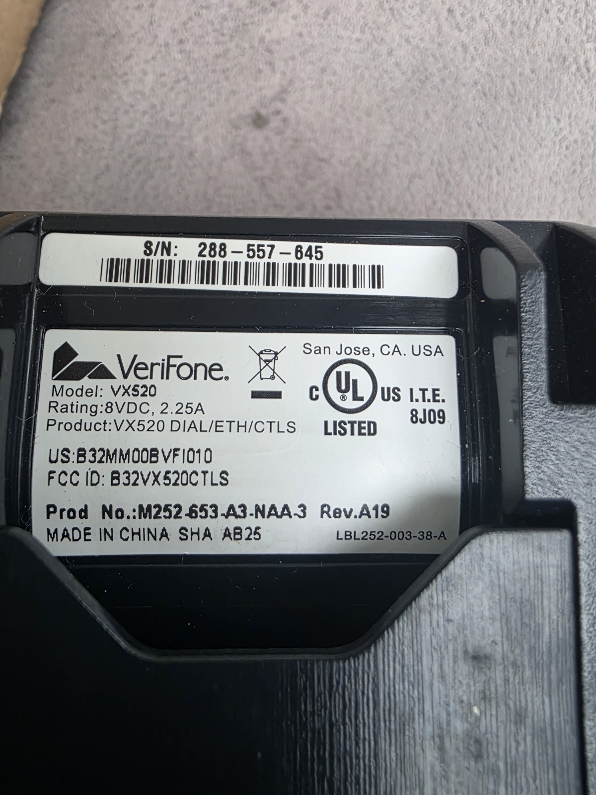 Verifone VX520 EMV Credit Card Terminal M252-653-A3-NAA-3 w/ Cables & Manual