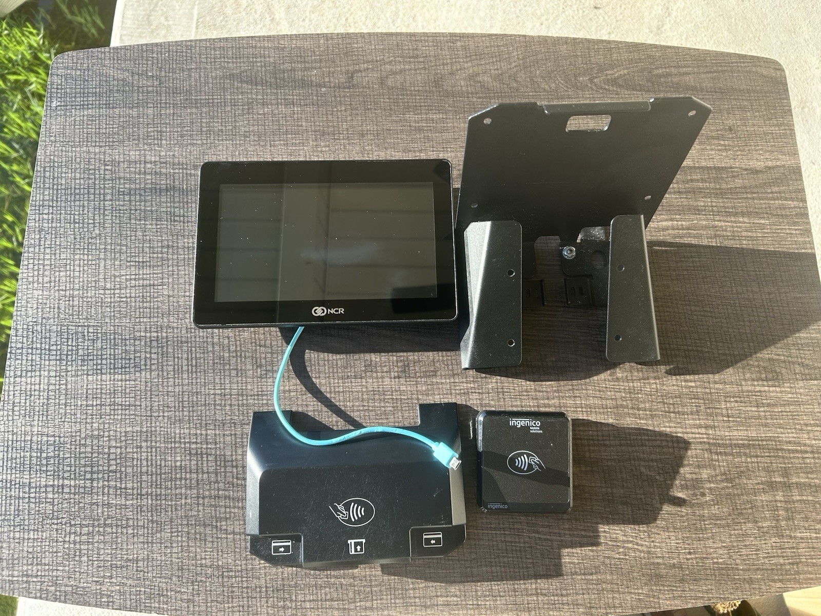 NCR Touchscreen MOD 5907-5310-0002 7″ Display W/ Card Reader PARTS ONLY UNTESTED