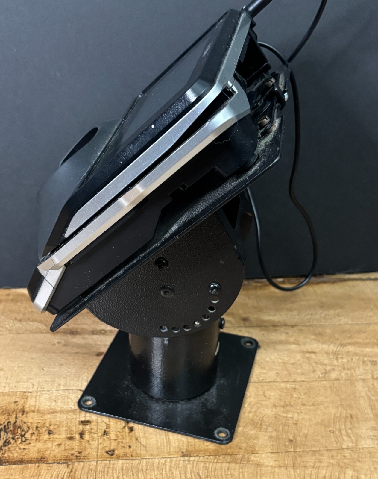 VeriFone MX 915 Card Terminal with swivel stand base (D)