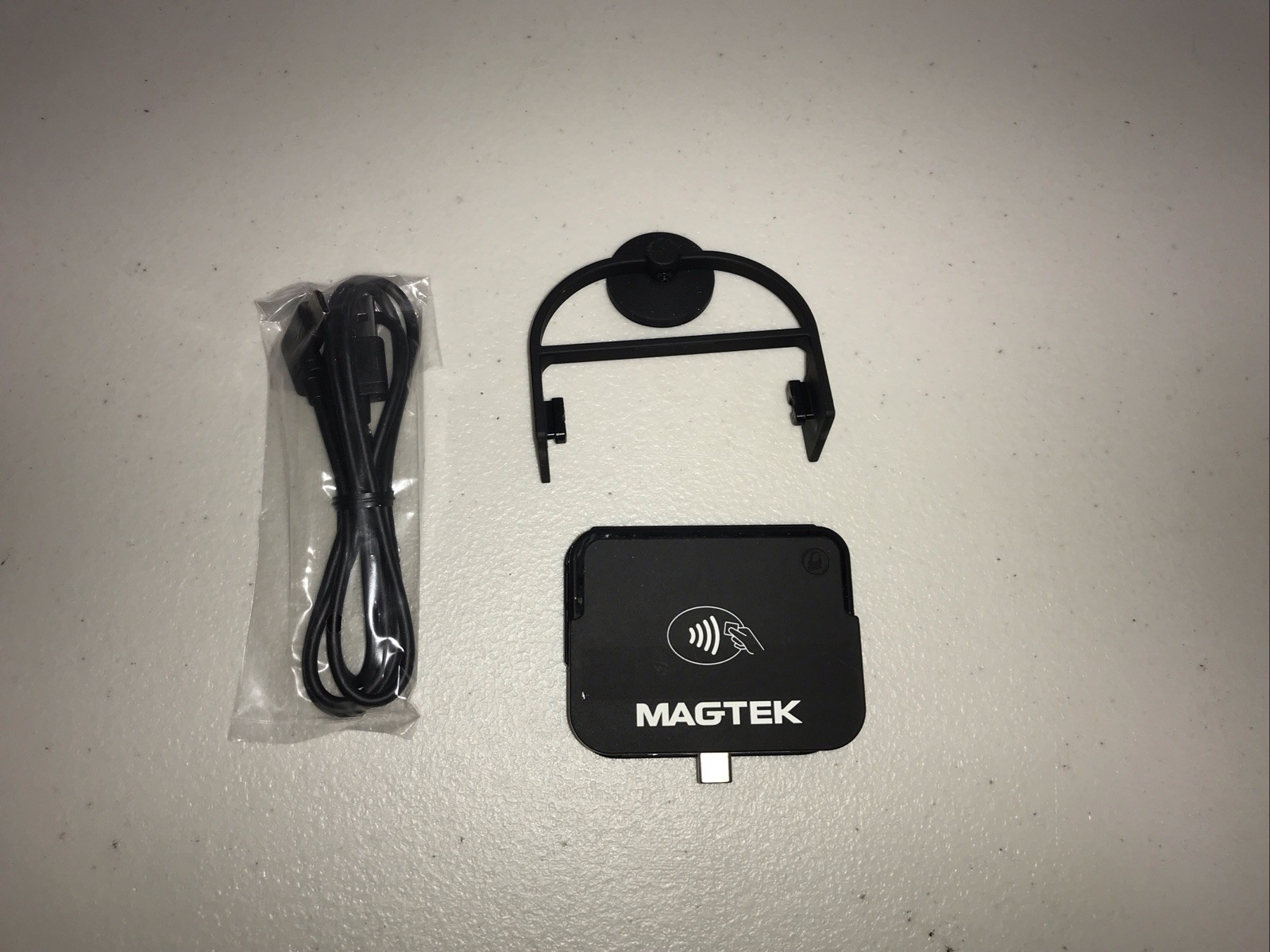 Magtek 21087023 iDynamo 6 Secure Card Reader Authenticator USB-C for iOS/Android