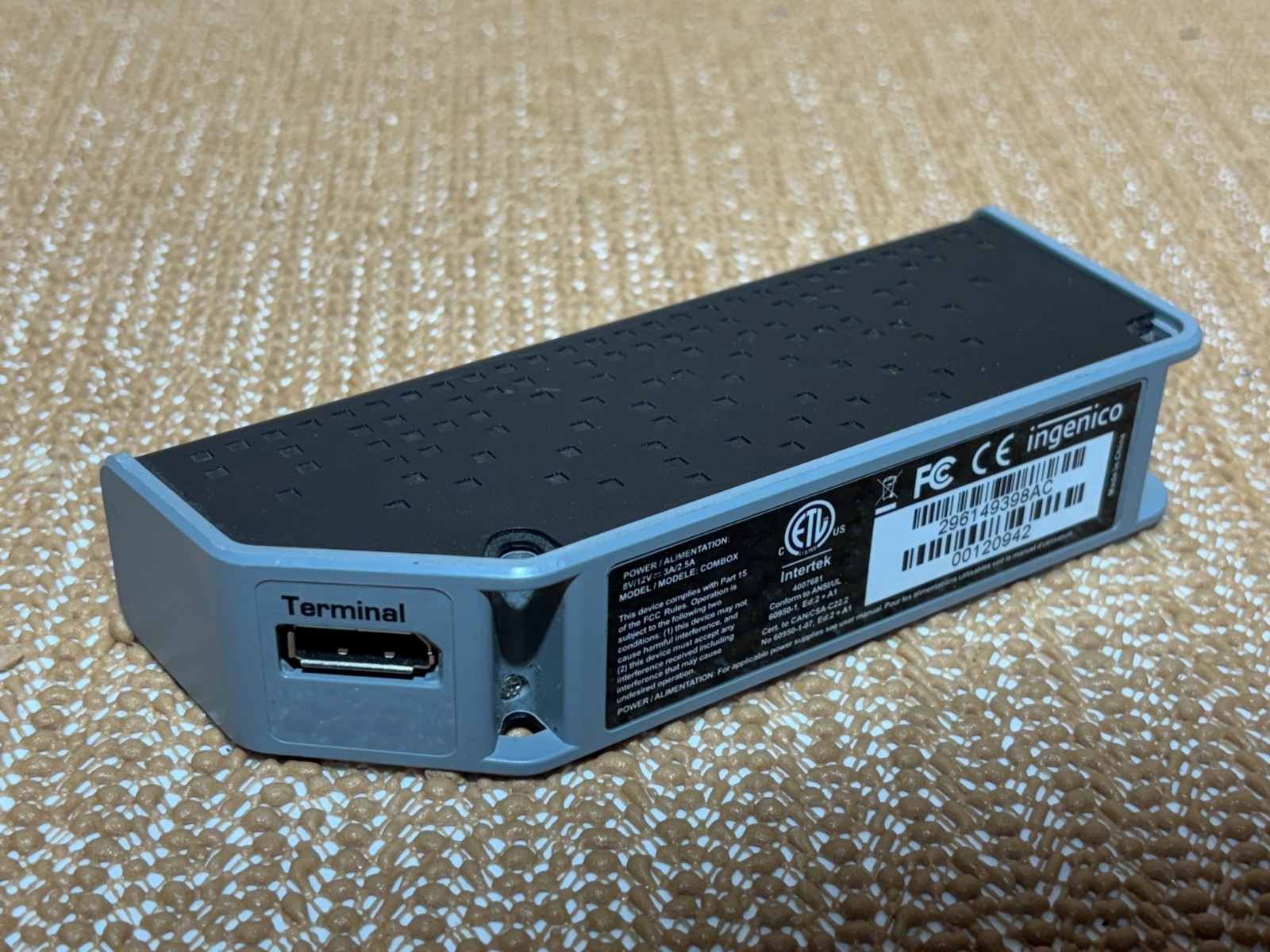 OEM Ingenico Com Box 296149398AC w/HDMI to Display Port AC Adapter included
