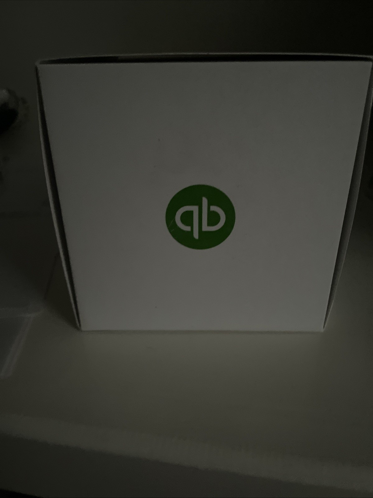Intuit QuickBooks Credit Card Reader and Power Stand F11305 – Black /Green