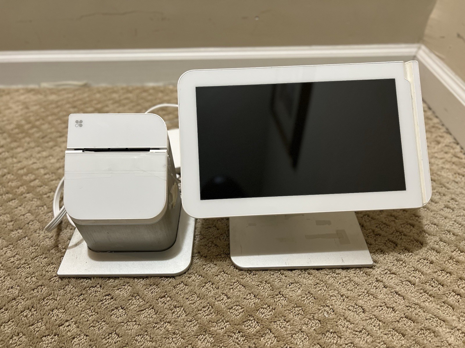 Clover Station 1.0 C100 POS Point of Sale System Powers On. For Parts