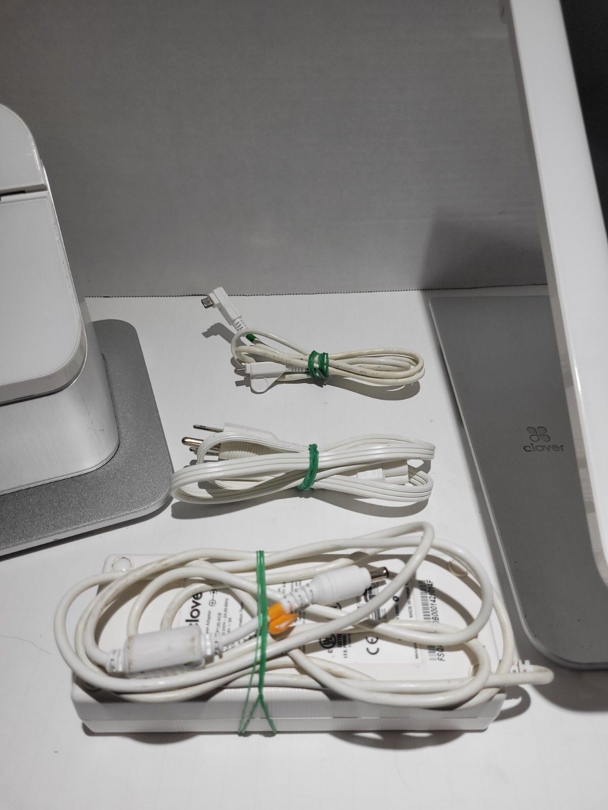 Clover POS Station 1.0 C100 System With Printer P100 And Cords Locked