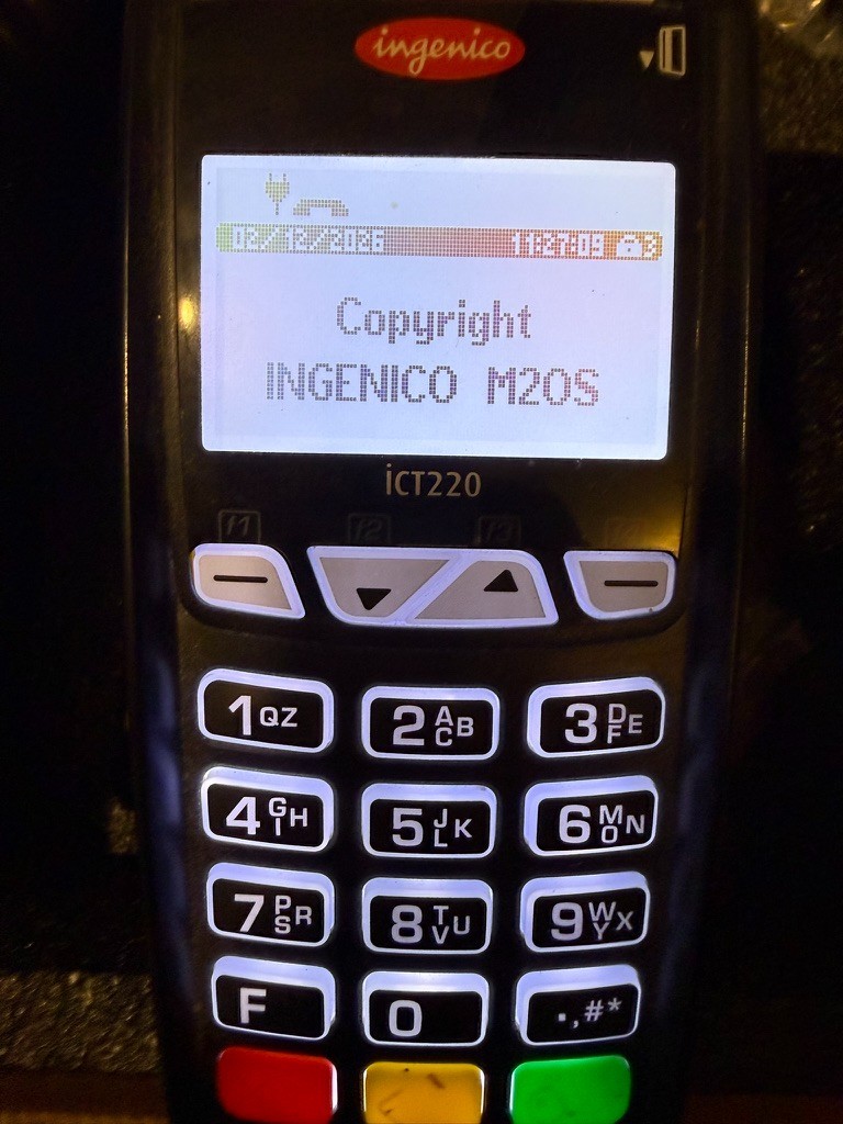 INGENICO ICT220 CREDIT CARD TERMINAL WITH CHIP READER AND 3 ROLLS OF PAPER