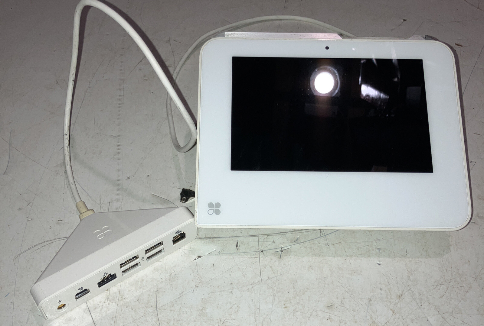 Clover Mini Wi-Fi C300 POS System + USB-C Triangle Hub No PSU (Powers On)