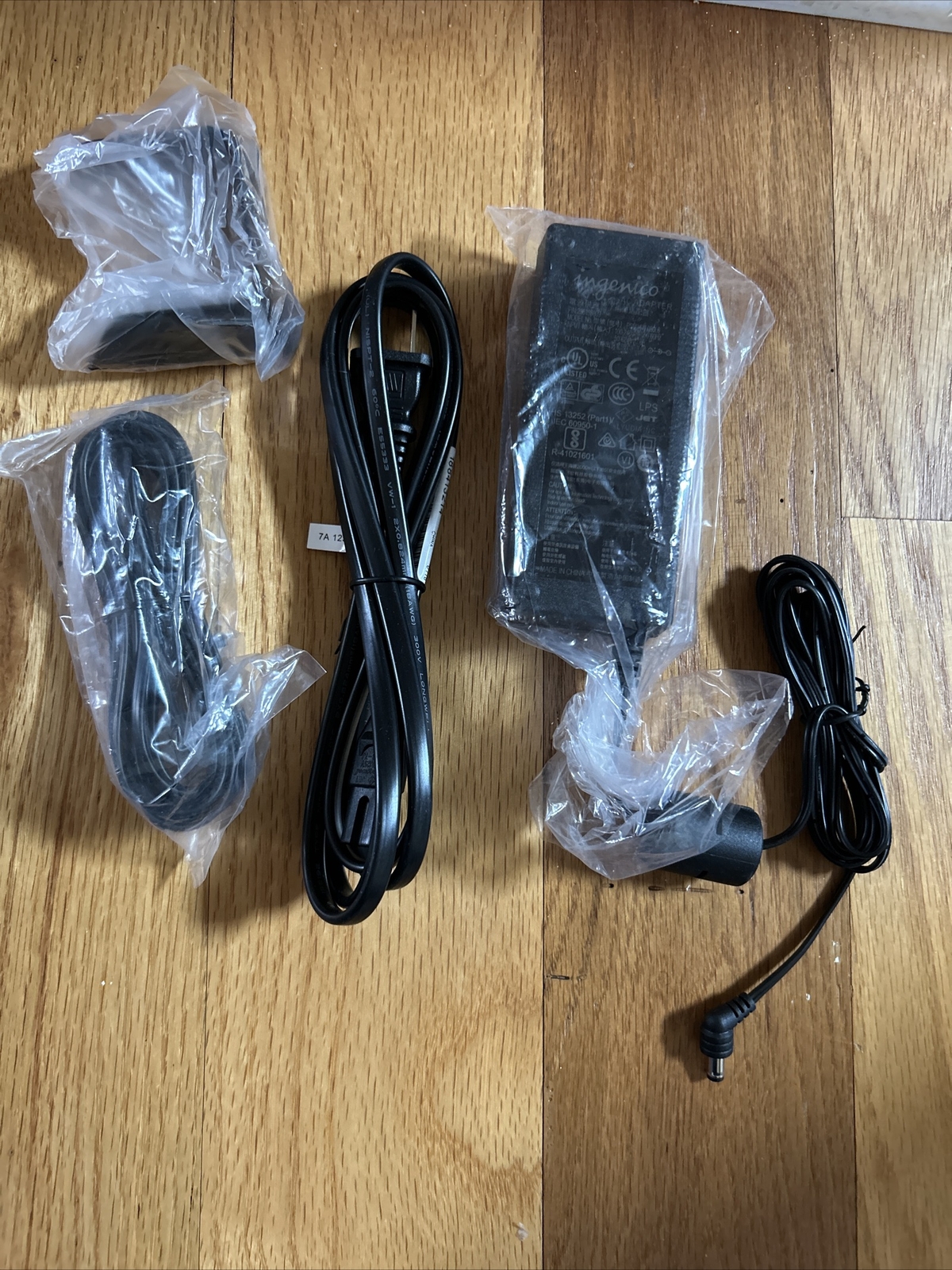 Ingenico iCT220 v3 IP/Dial/Contactless Terminal – New