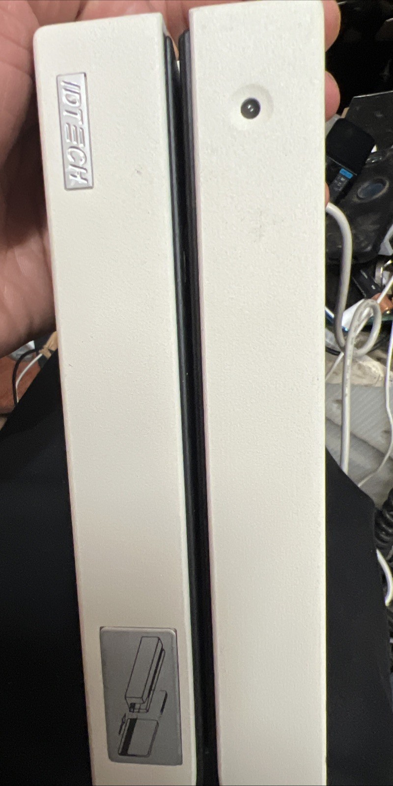 ID TECH IDWA-336312 Card Reader