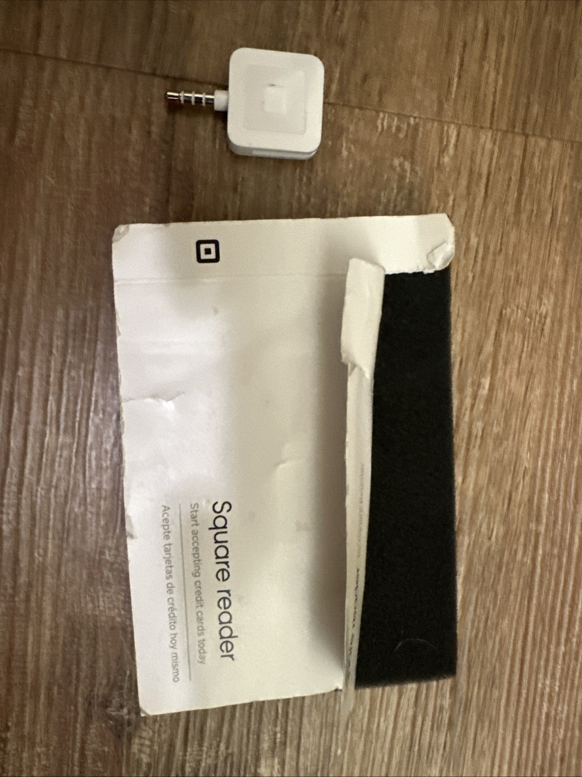 RO1G1W/5 Square Credit Card Reader for Apple and Android Phones Aux Port
