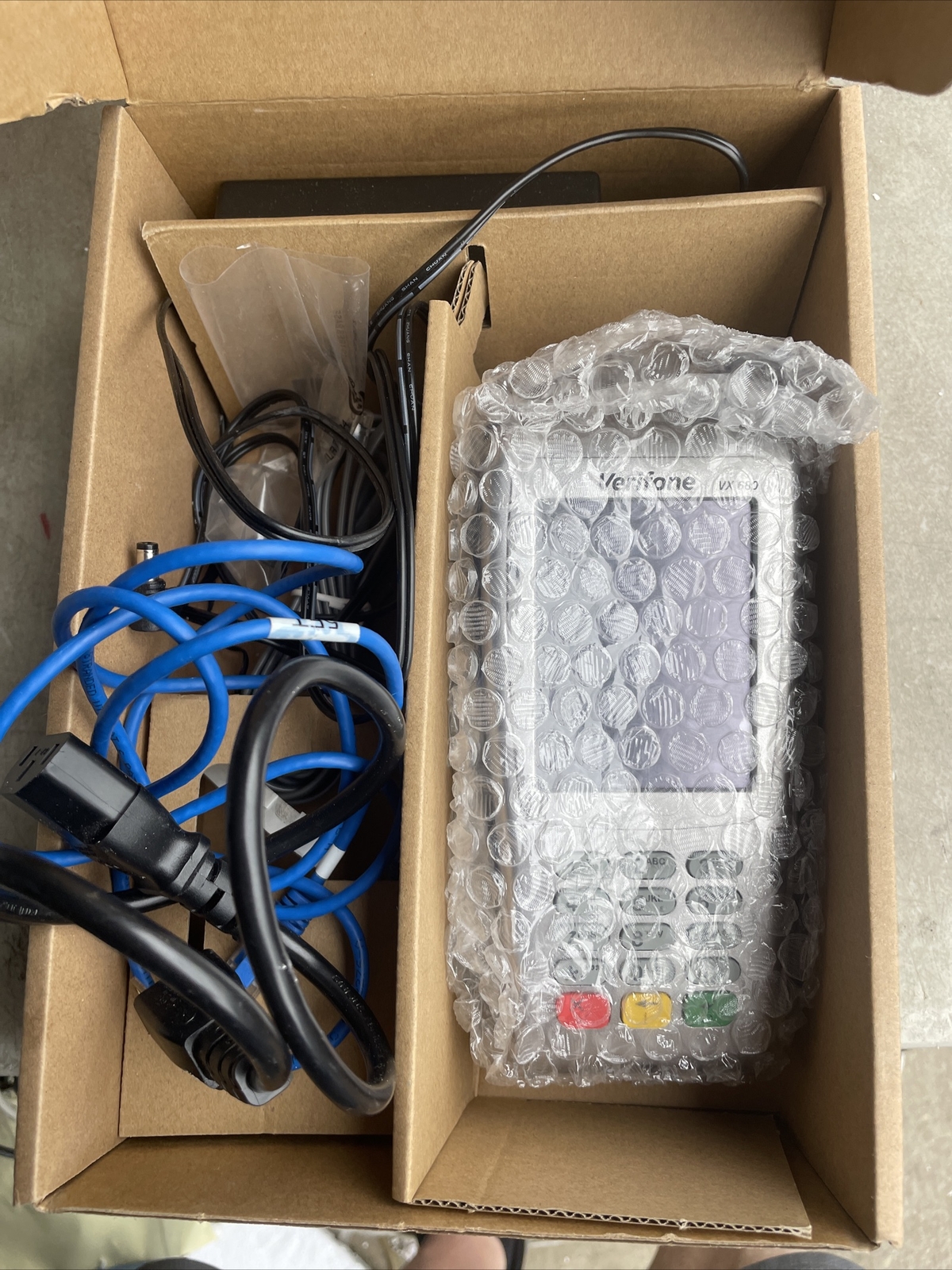 Verifone VX 680 3G Silver Handheld Wireless Credit Card Terminal